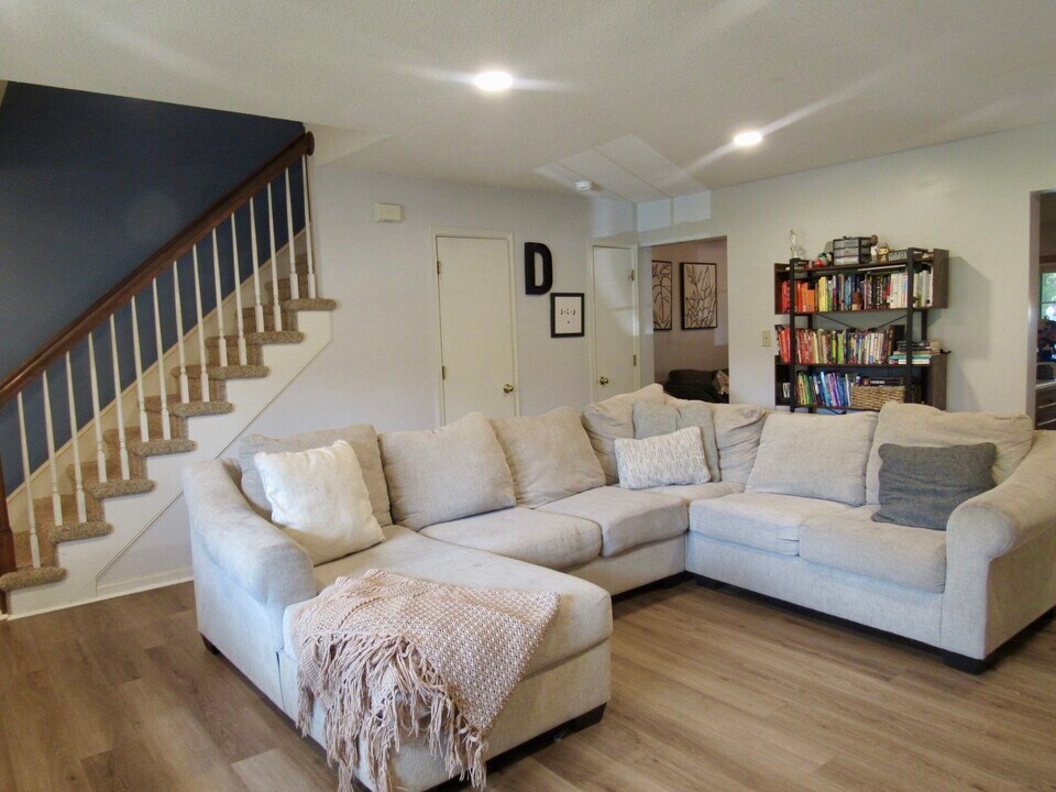 302 S Hill Ln in Chesapeake, VA - Building Photo