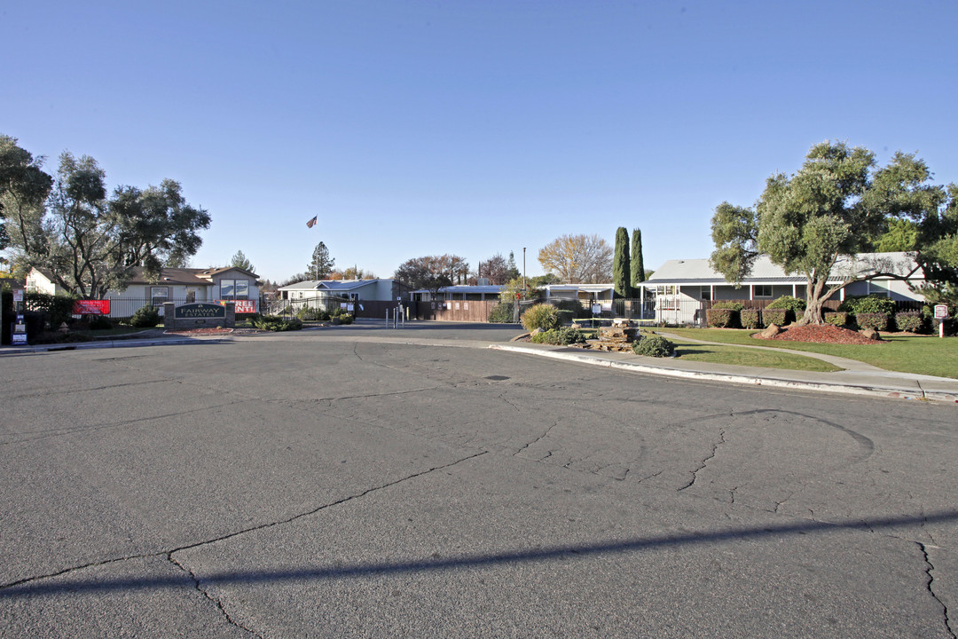 Fairway Estates in North Highlands, CA - Building Photo