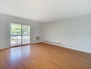 807 Eves Dr, Unit 3P in Hillsborough, NJ - Building Photo - Building Photo