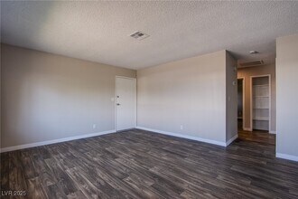 5009 Evergreen Ave in Las Vegas, NV - Building Photo - Building Photo