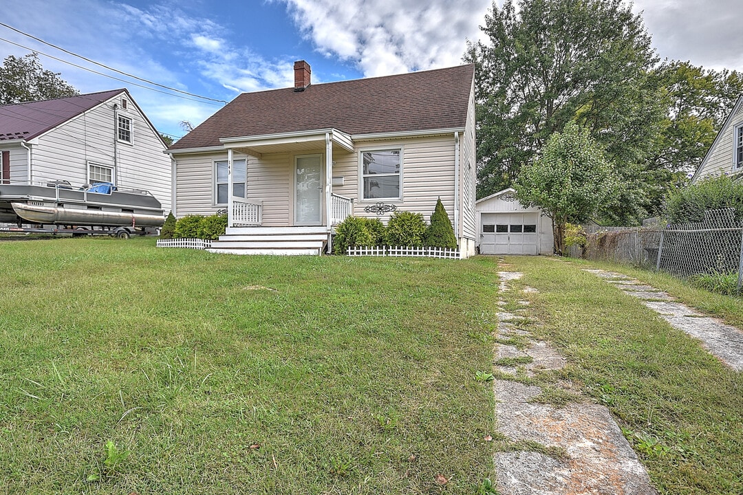 143 Carter St in Bristol, VA - Building Photo