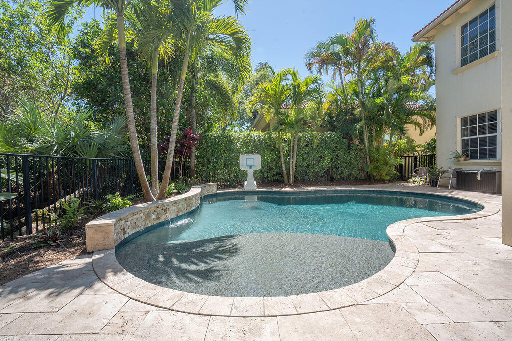 1044 Vintner Blvd in Palm Beach Gardens, FL - Building Photo