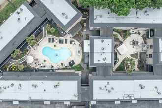 Paradiso Condominiums in Dallas, TX - Foto de edificio - Building Photo