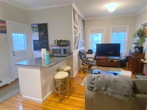 521 Main St, Unit 2 in Medford, MA - Building Photo - Building Photo