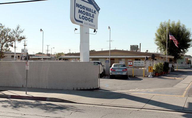 Norwalk Mobile Lodge in Norwalk, CA - Building Photo - Building Photo