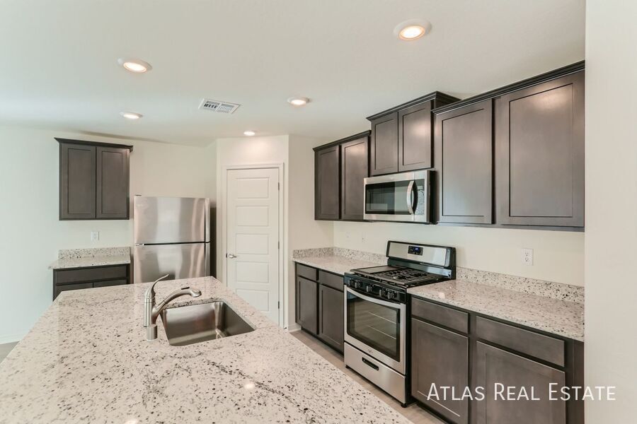 521 El Gusto Ave in North Las Vegas, NV - Building Photo