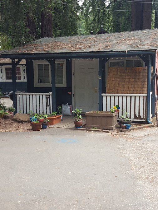 Tyrolean Inn Cottages in Ben Lomond, CA - Foto de edificio - Primary Photo