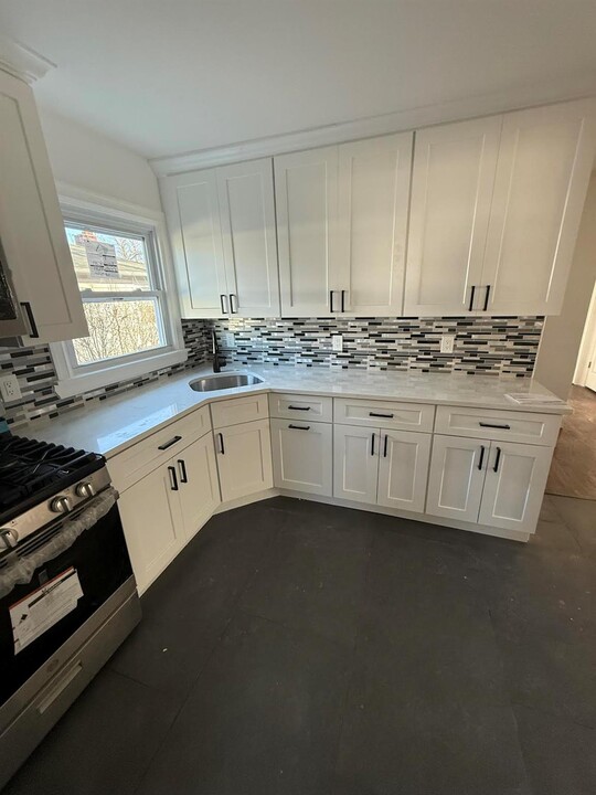 184 E Fulton Ave in Roosevelt, NY - Building Photo