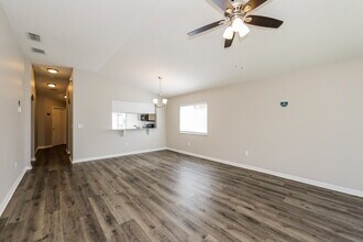 11751 Lynmoor Dr in Riverview, FL - Building Photo - Building Photo