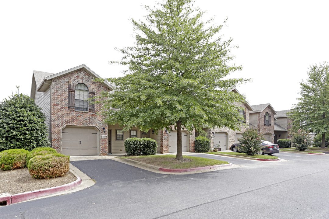 Chevaux Court in Fayetteville, AR - Building Photo