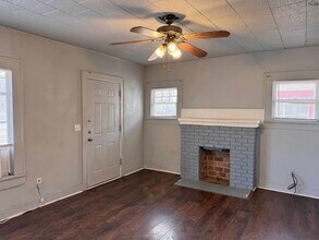 1661 1/2 Collins Ave in Wichita Falls, TX - Foto de edificio - Building Photo