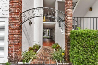 3910 Crystal Lake Dr in Pompano Beach, FL - Building Photo - Building Photo