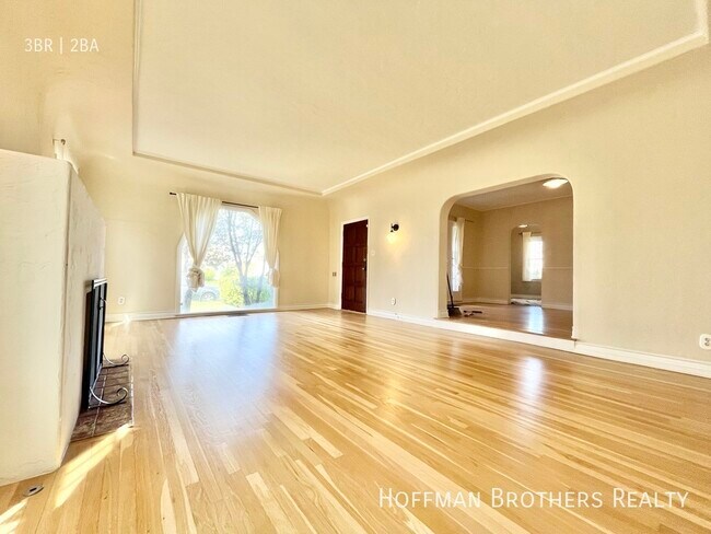 1600 S Orange Dr in Los Angeles, CA - Building Photo - Building Photo