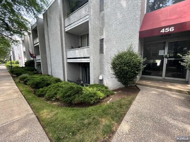 456 River Rd, Unit Apt A in Nutley, NJ - Building Photo