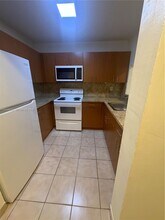 8185 NW 7th St in Miami, FL - Foto de edificio - Building Photo