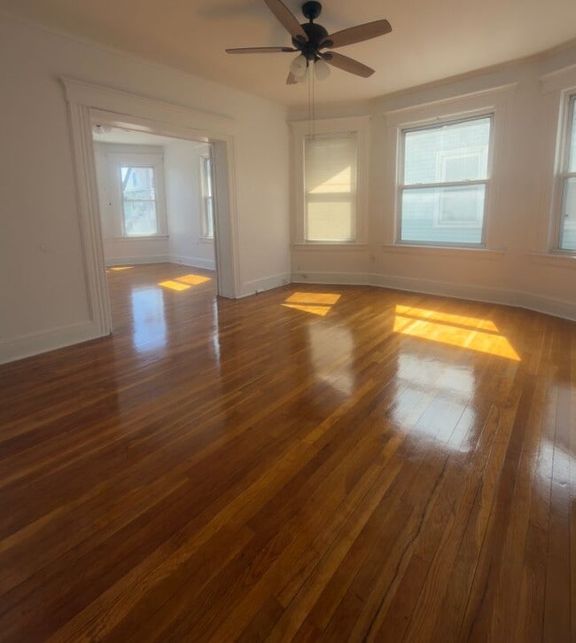 831-833 William Street, 2 in Bridgeport, CT - Foto de edificio - Building Photo