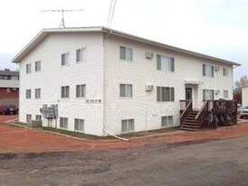 Hill View in Watford City, ND - Building Photo