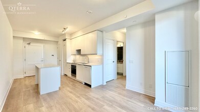 30 Elm Dr W in Mississauga, ON - Building Photo - Building Photo