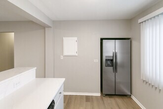 705 S Milwaukee Ave in Libertyville, IL - Building Photo - Building Photo