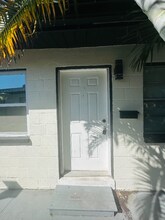 618 93rd Ave N in St. Petersburg, FL - Foto de edificio - Building Photo
