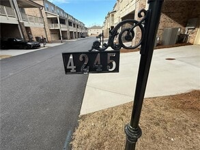 4245 Essex Pond Wy in Cumming, GA - Foto de edificio - Building Photo