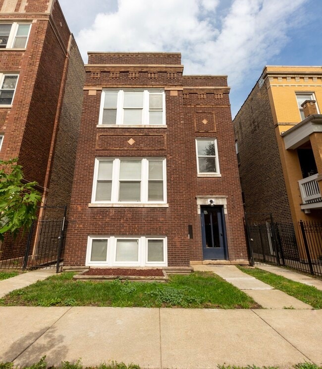 property at 2850 W Barry Ave