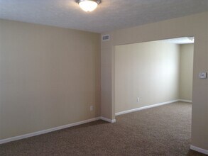 3151 Crestwell Dr in Indianapolis, IN - Foto de edificio - Building Photo