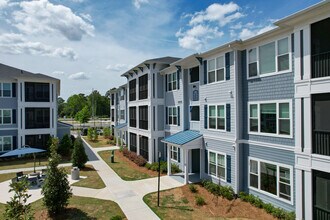 Encore On The Green in Garden City, GA - Building Photo - Building Photo