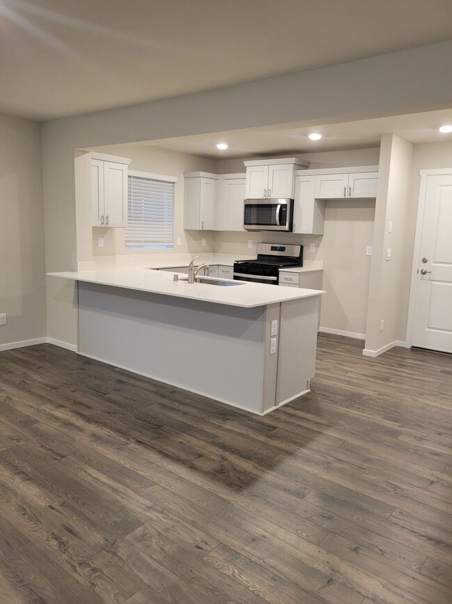 925 Bradley St NE in Lacey, WA - Building Photo - Building Photo