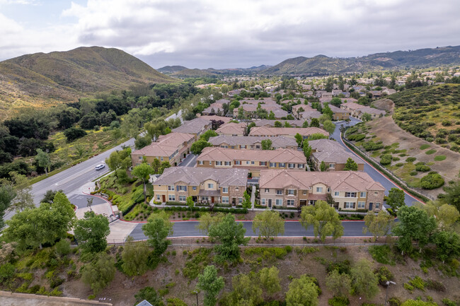 Brookview Terrace in Lake Elsinore, CA - Foto de edificio - Building Photo