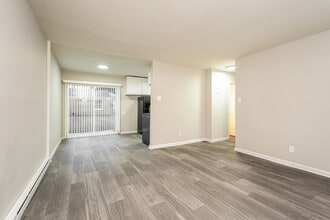 Greenwood Gardens in Greensboro, NC - Building Photo - Building Photo