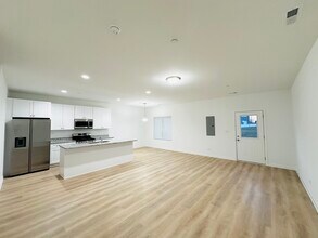 1015 Gillespie Ln in Yorkville, IL - Foto de edificio - Building Photo