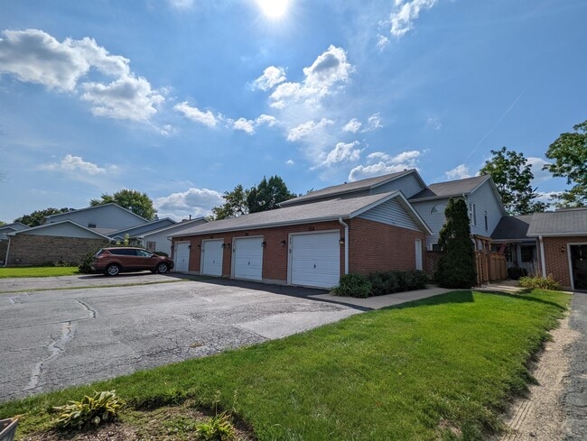 219 Wethington Dr in Wauconda, IL - Building Photo - Building Photo