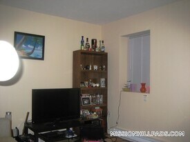 883 Huntington Ave, Unit G-4 in Boston, MA - Building Photo