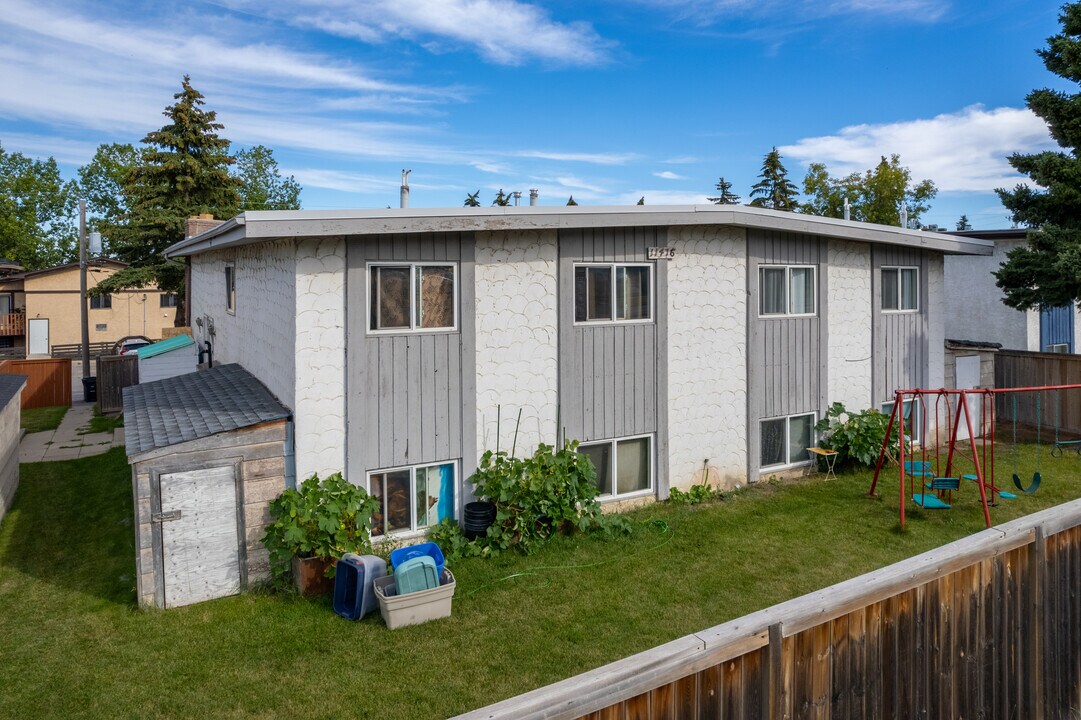 11416B Elbow Dr SW in Calgary, AB - Building Photo