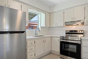 2700 Pierce St in Hollywood, FL - Building Photo