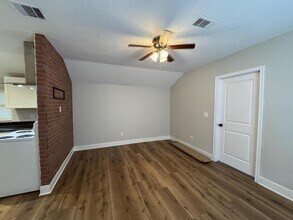 8001 Brutus St in Houston, TX - Building Photo - Building Photo