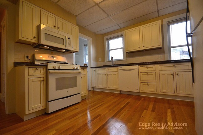 79 Brayton Rd, Unit 2 in Boston, MA - Building Photo - Building Photo