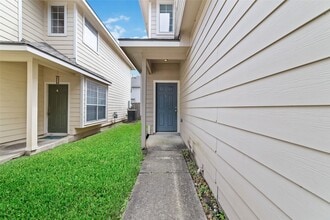 8734 Rainglen Ln in Houston, TX - Building Photo - Building Photo