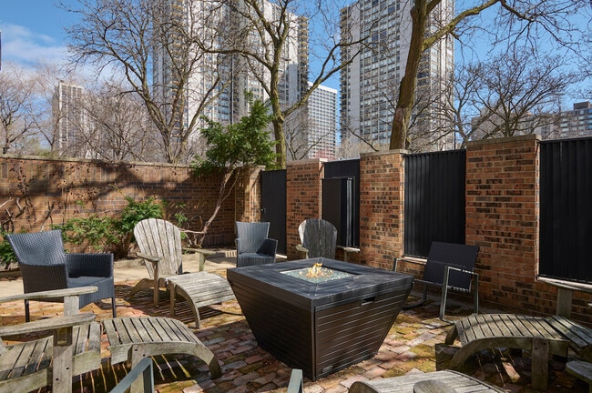 1320 N La Salle Dr in Chicago, IL - Building Photo - Building Photo