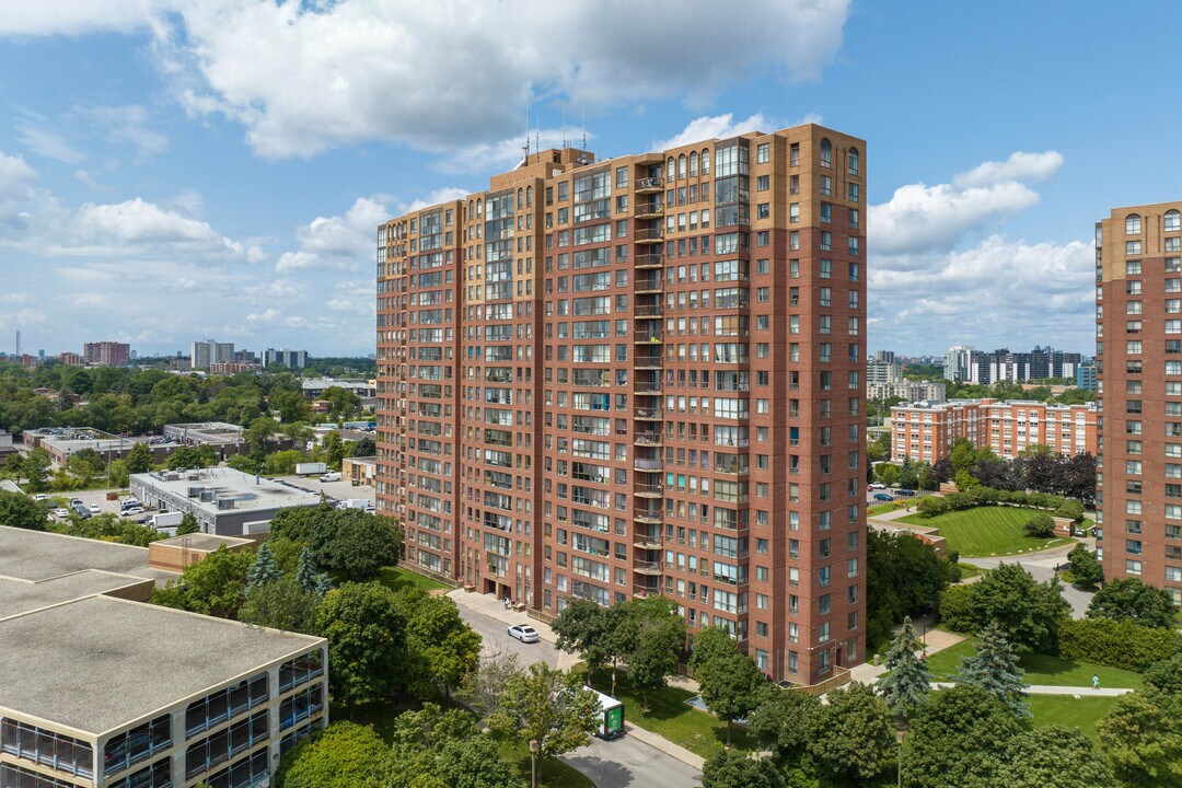 320 Mccowan Rd in Toronto, ON - Building Photo