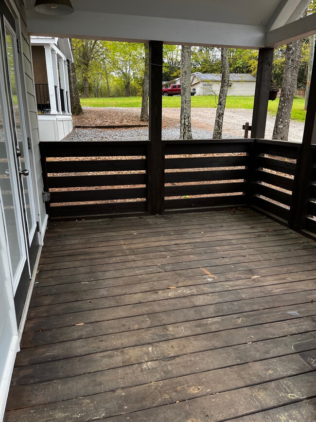 4 Lakefront Cir in Greer, SC - Foto de edificio - Building Photo