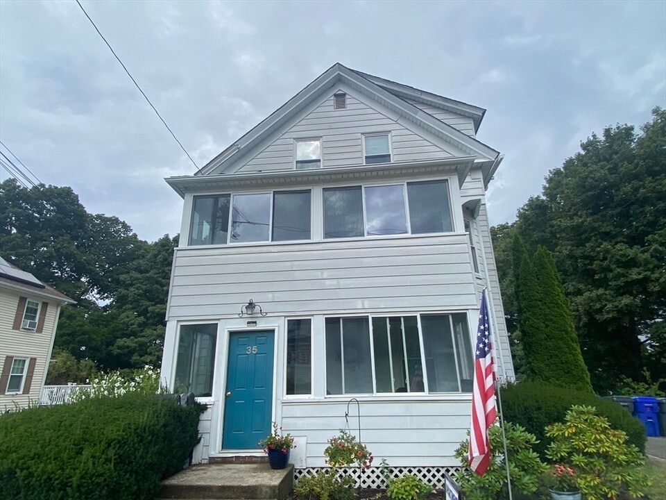 35 Grant St in Milford, MA - Building Photo