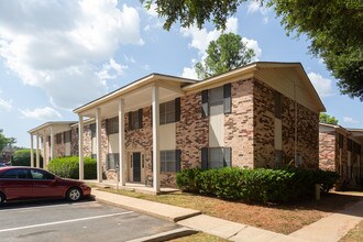 COLONIAL PLAZA APARTMENTS in Shreveport, LA - Building Photo - Building Photo