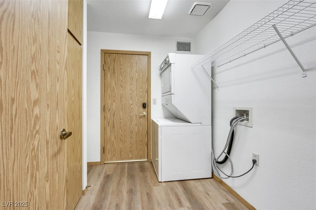 5240 Las Cruces Dr in Las Vegas, NV - Building Photo