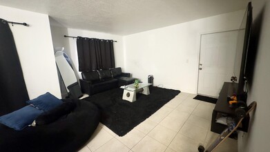 6041 10th Ave N in Greenacres, FL - Building Photo - Building Photo