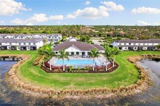 7555 Rockefeller Dr in Naples, FL - Foto de edificio - Building Photo