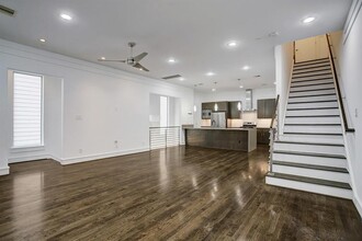 1203 Reinerman St in Houston, TX - Foto de edificio - Building Photo