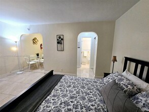 2305 Monroe St in Hollywood, FL - Building Photo - Building Photo