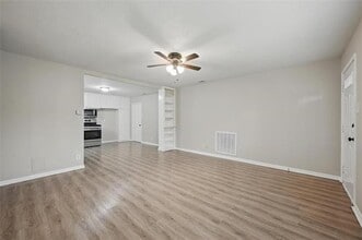 1201 Park Dr in Denison, TX - Foto de edificio - Building Photo